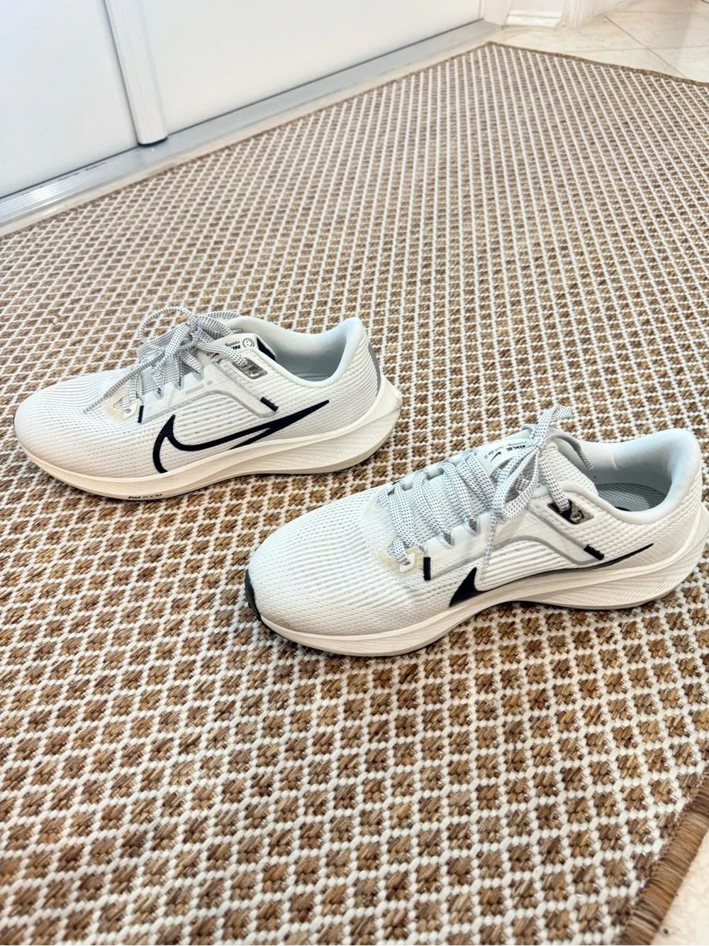 Nike Air Zoom Pegasus - Nike White and Black Mesh Running Sneakers